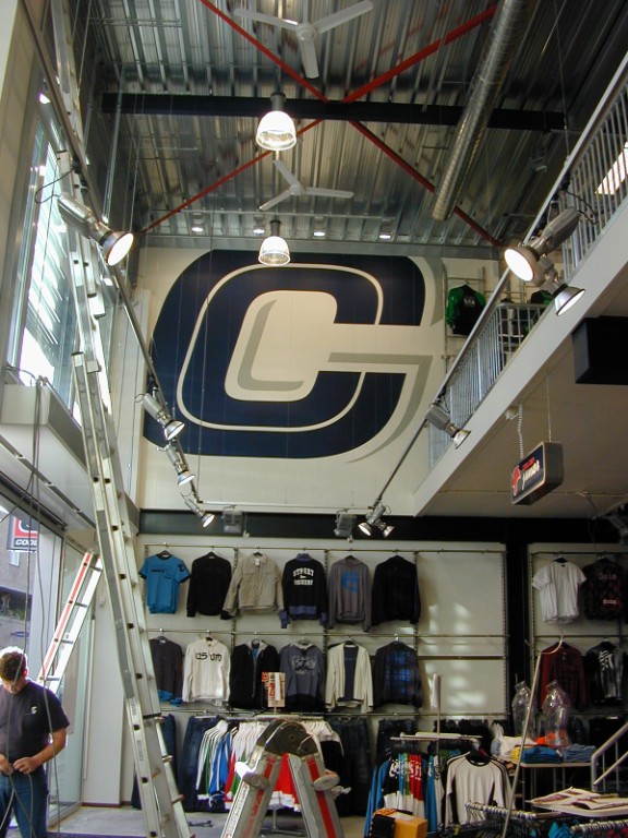 (Coolcat ) diverse logo’s in kantoor en winkels door het hele land. (Coolcat ) diverse logo’s in kantoor en winkels door het hele land.